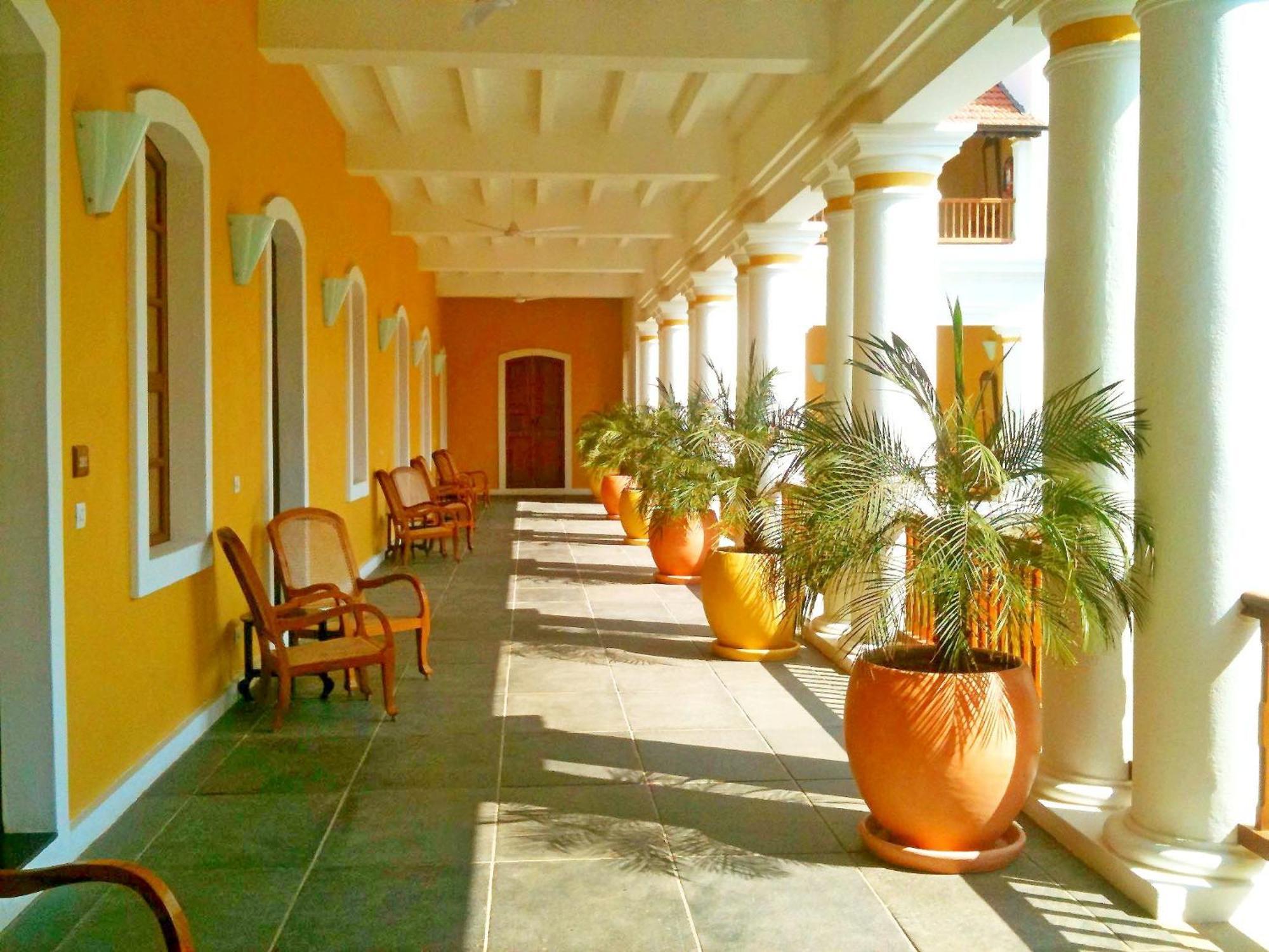 Отель Palais De Mahe - A Cgh Earth Experience Пондичерри Экстерьер фото